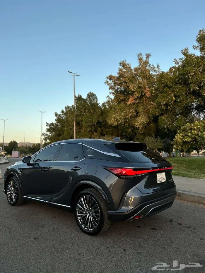 للبيع لكزس RX350h جديدة 2023 15