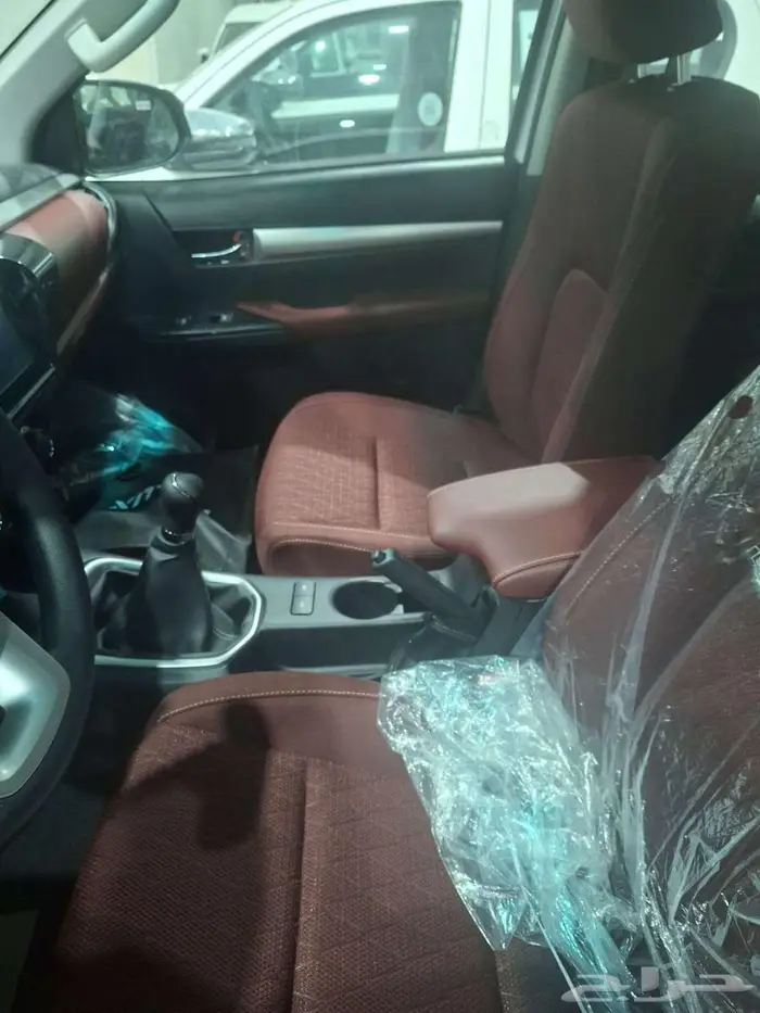 تويوتا هايلكس S-GLX قير عادي بنزين 2025 6