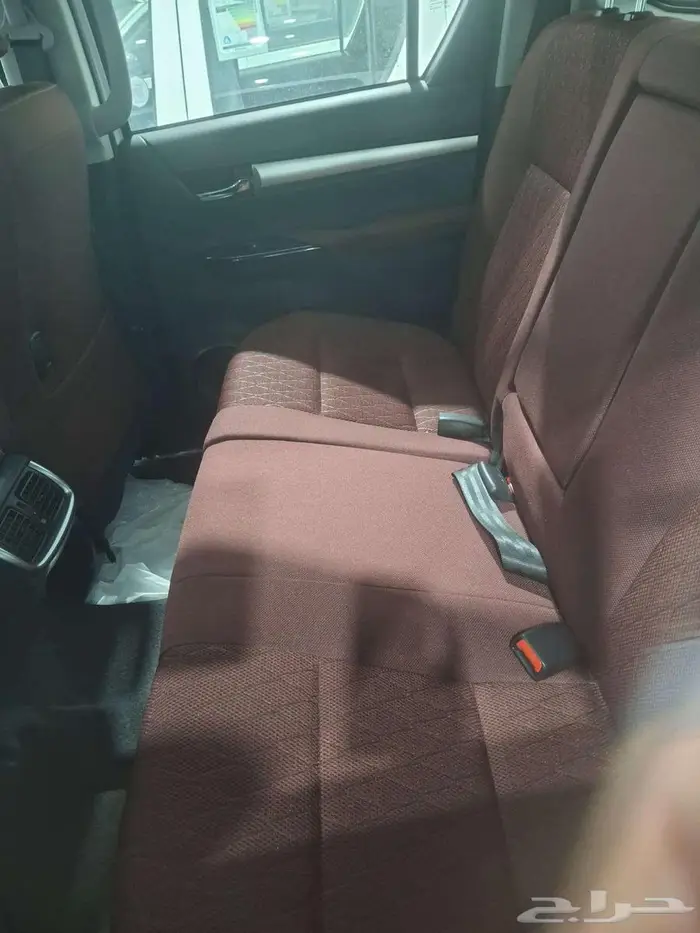 تويوتا هايلكس S-GLX قير عادي بنزين 2025 8