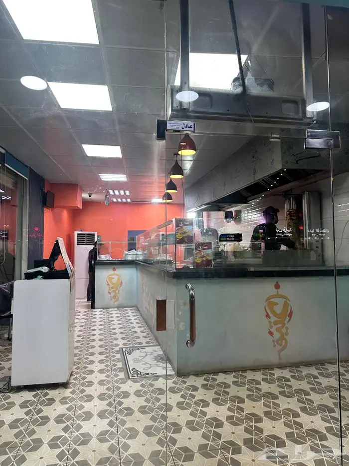 فرصة استثمارية محل للتقبيل 1