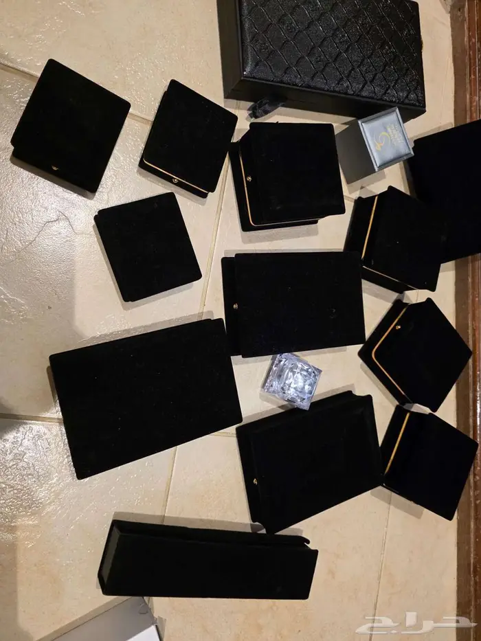 مكتب ابيض مستعمل لوجه الله   علب اكسسوار فاضية لوجه الله 4