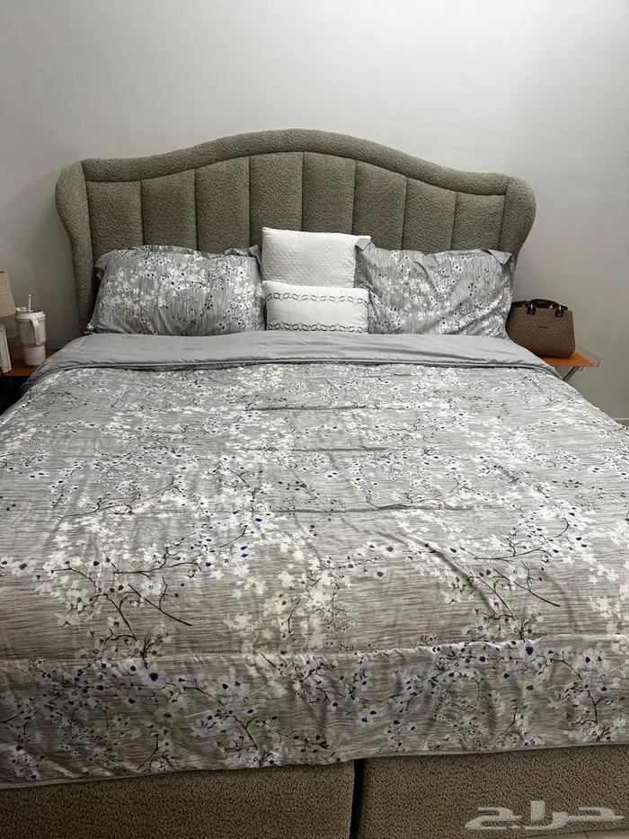 غرفة نوم دولاب وتسريحه وسرير 2