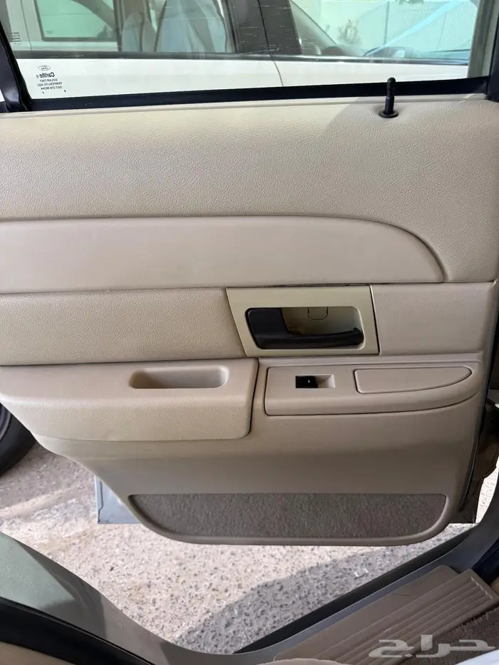 فورد كروان فكتوريا 2010 4