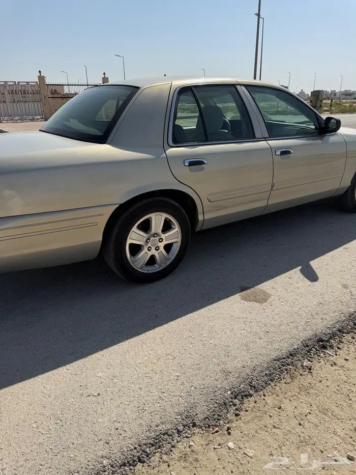 فورد كروان فكتوريا 2010 8