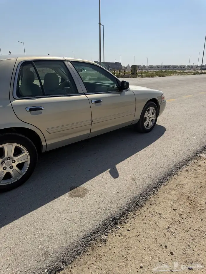 فورد كروان فكتوريا 2010 9