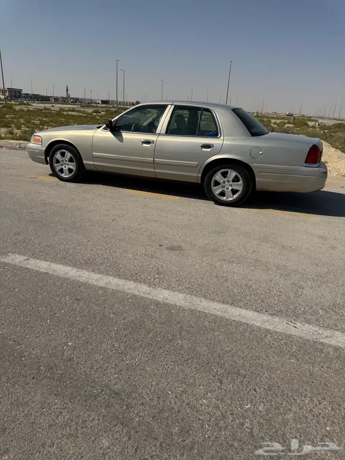 فورد كروان فكتوريا 2010 11