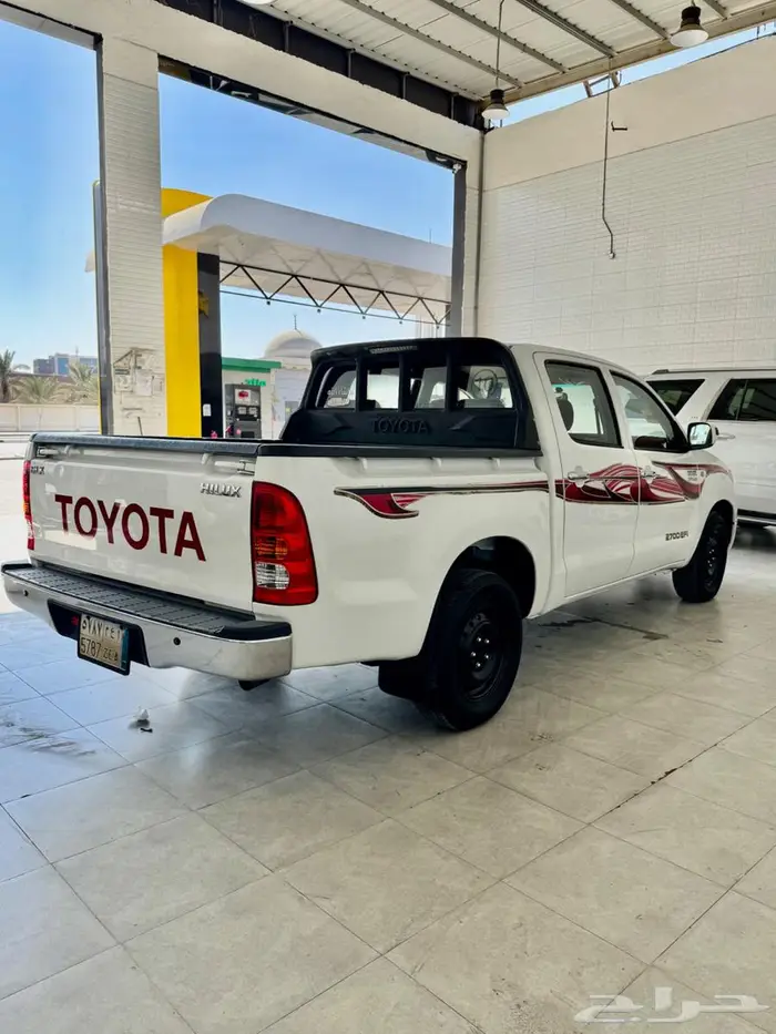 هايلوكس 2010 ممشئ قليل 3