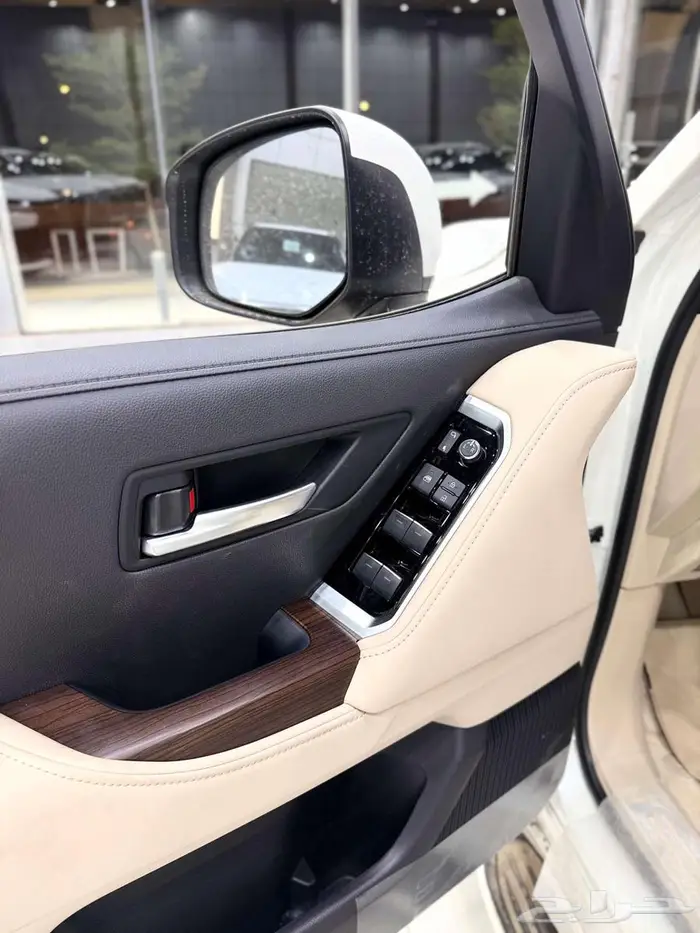 تويوتا لاندكروزر GXR L4 بنزين سعودي 2025 11