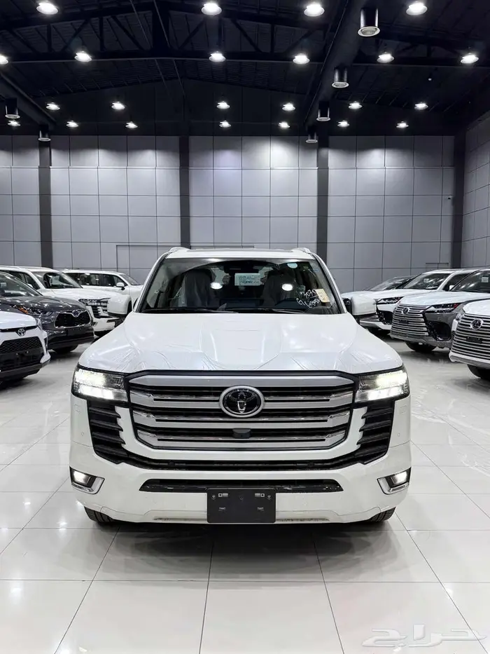تويوتا لاندكروزر GXR L4 بنزين سعودي 2025 3
