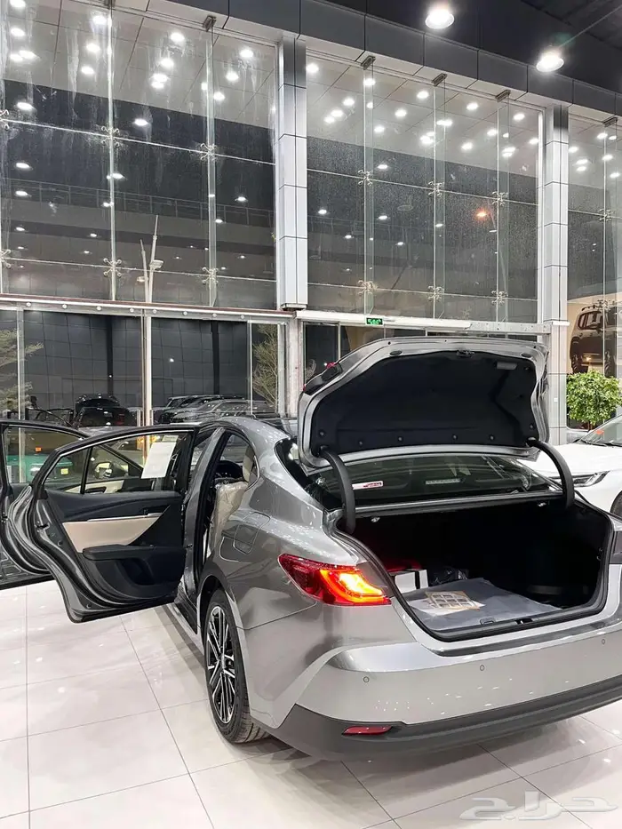 تويوتا كامري LE هايبرد 2025 سعودي ابيض وتيتانيوم 22