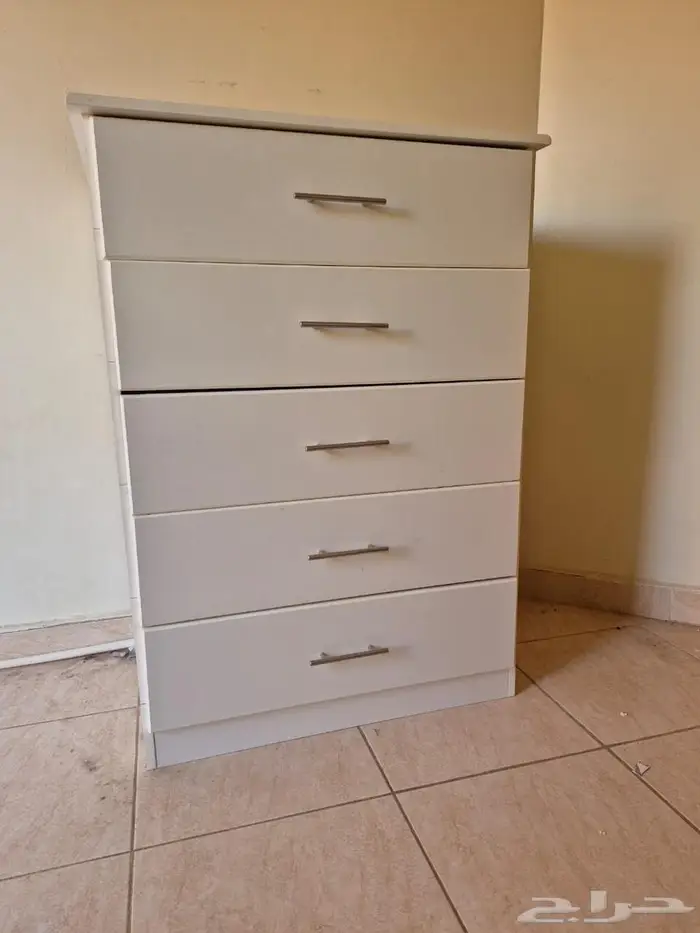 اثاث متنوع للبيع 0