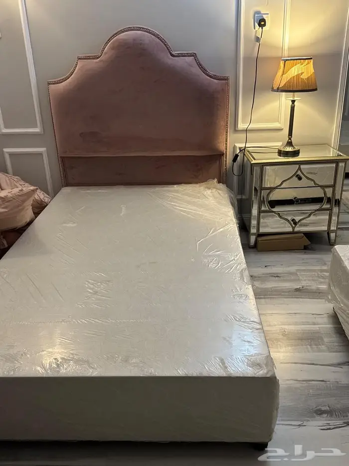 للبيع سريرين مفرده قماشيه بطاولات جانبيه الطايف الوسام 3