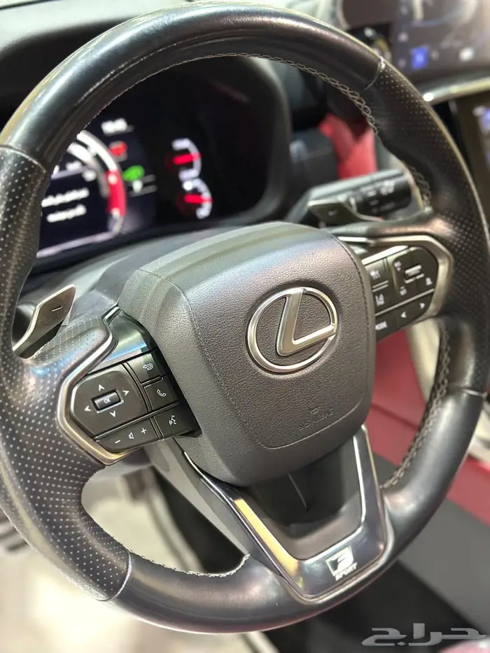 لكزس 2024 LX600 فئة اف سبورت عبداللطيف جميل. 33