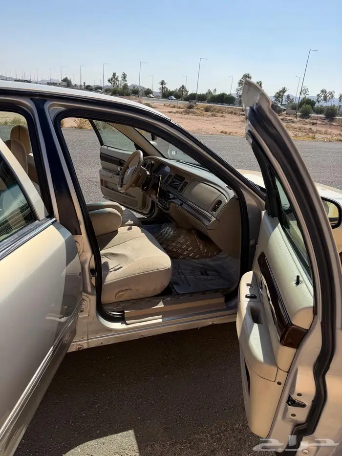 فورد جراند ماركيز 2010 3