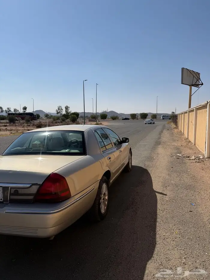 فورد جراند ماركيز 2010 1