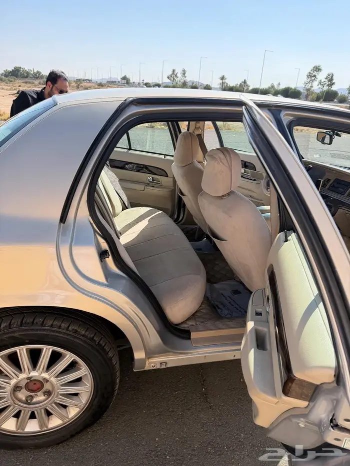 فورد جراند ماركيز 2010 2