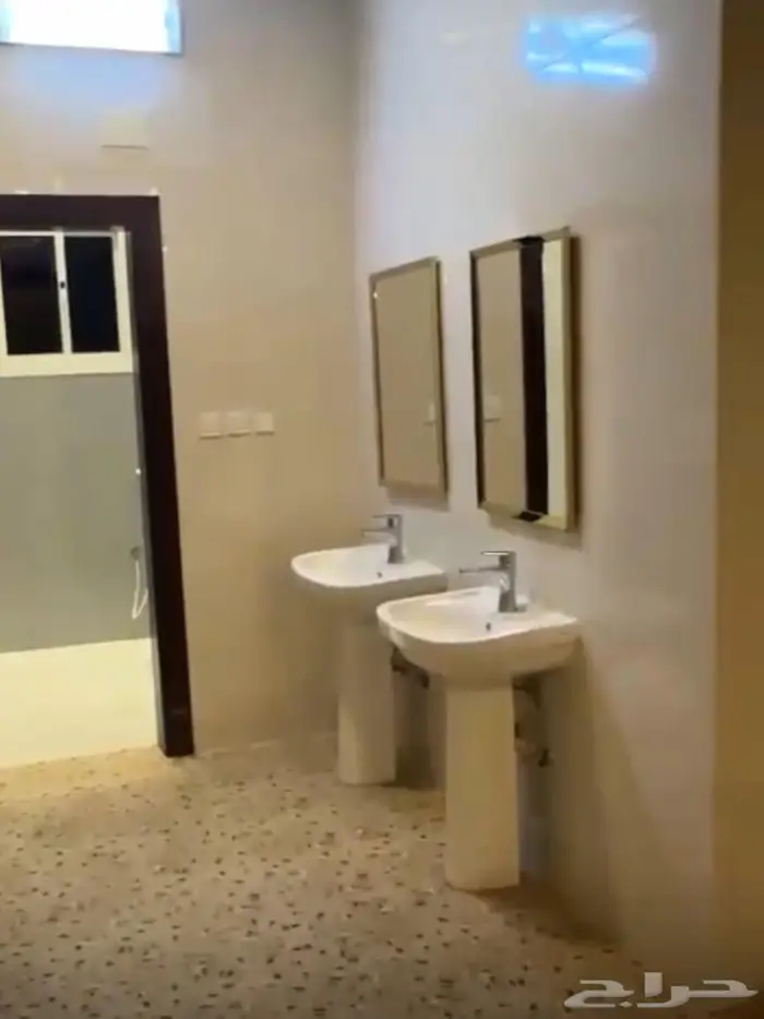 ملحق مع سطح مستقل الوسام 3 7