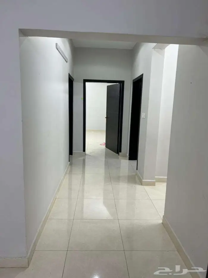 شقة عائلية كبيرة 5 غرف للإيجار في ابوعريش مخطط الرح5 4