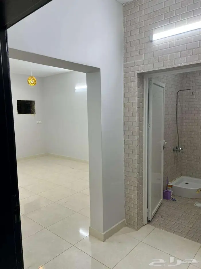 شقة عائلية كبيرة 5 غرف للإيجار في ابوعريش مخطط الرح5 5