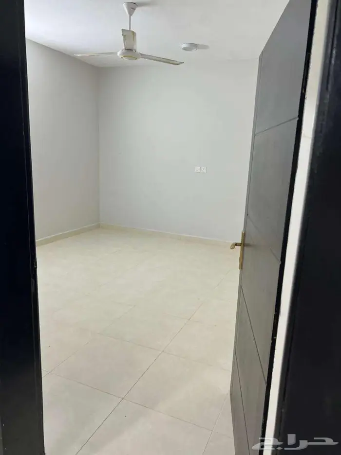 شقة عائلية كبيرة 5 غرف للإيجار في ابوعريش مخطط الرح5 2