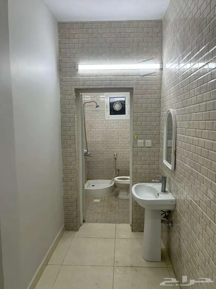 شقة عائلية كبيرة 5 غرف للإيجار في ابوعريش مخطط الرح5 6