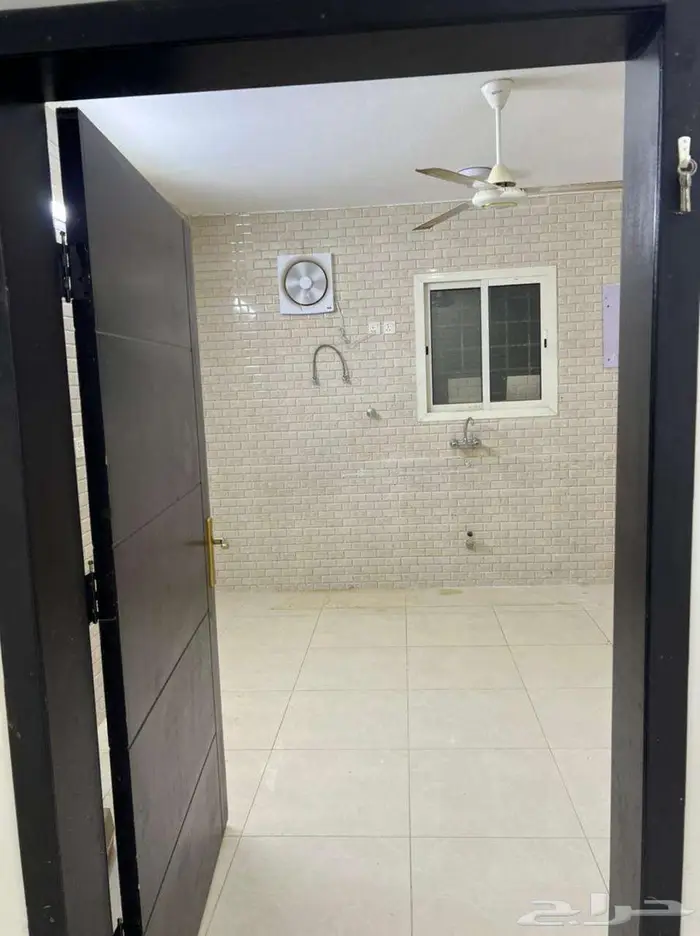 شقة عائلية كبيرة 5 غرف للإيجار في ابوعريش مخطط الرح5 3