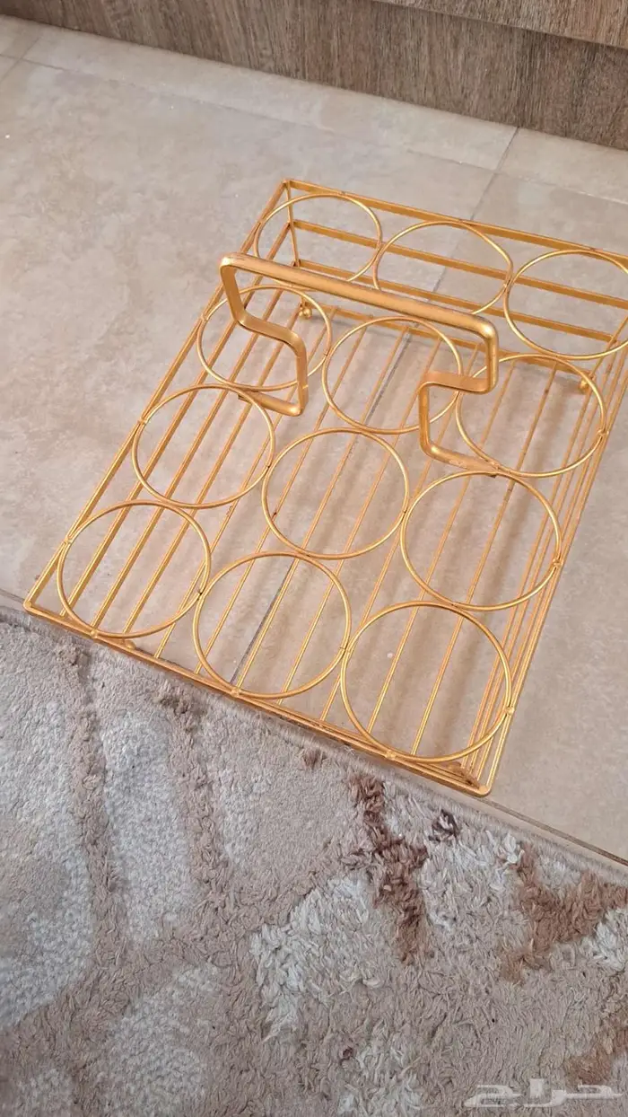 ستاند ذهبي لترتيب الأكواب 4