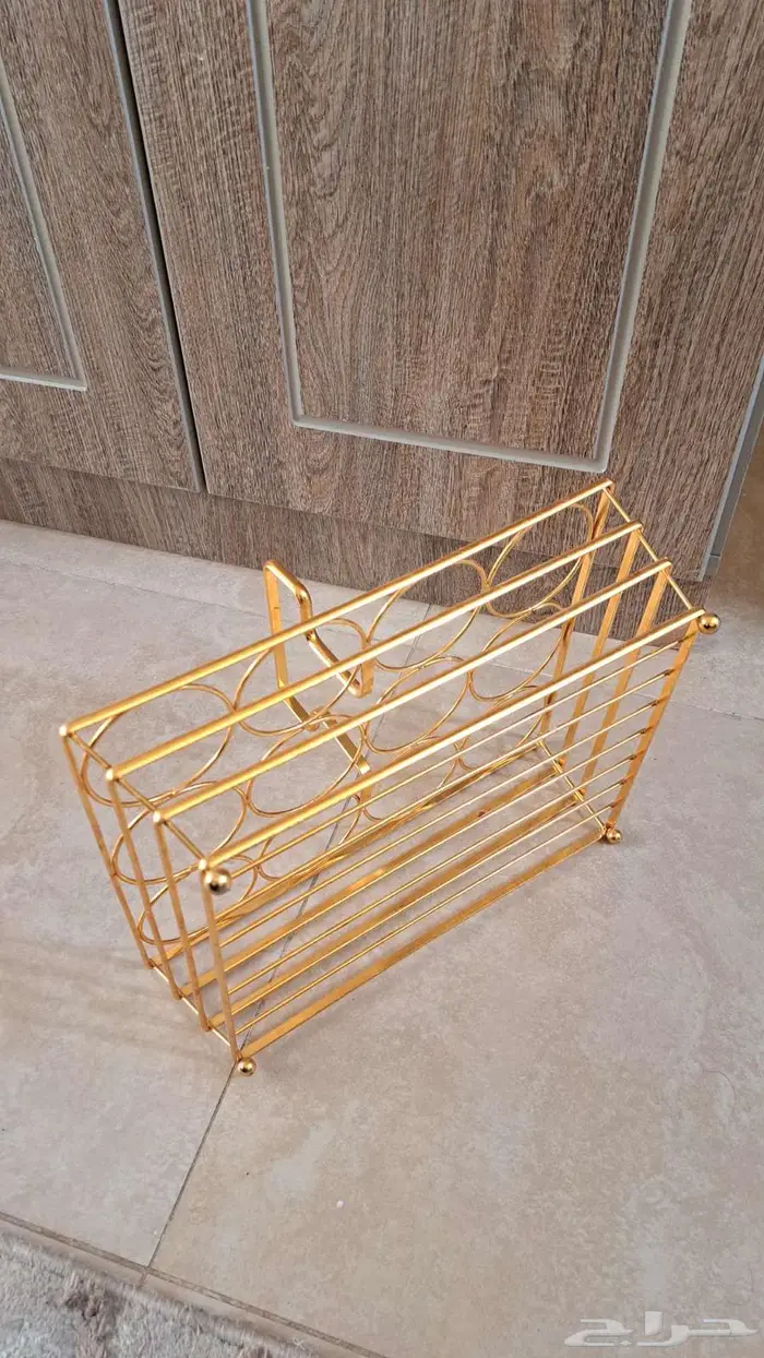 ستاند ذهبي لترتيب الأكواب 2