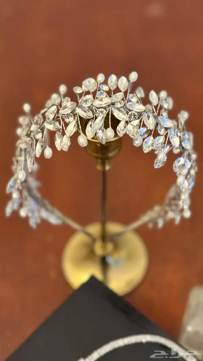 إعلان للبيع   طقم فخم مع طوق شعر كريستال 1