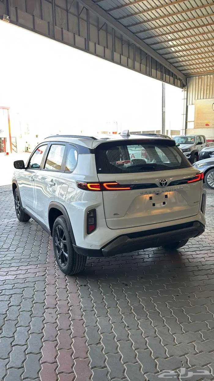 تويوتا أوربان كروز GL 2026ابيض 12
