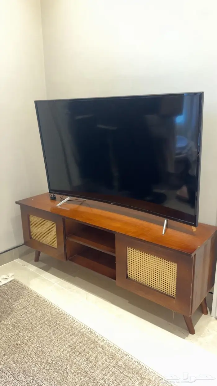 طاولة تلفزيون او مكتبة تلفزيون 0