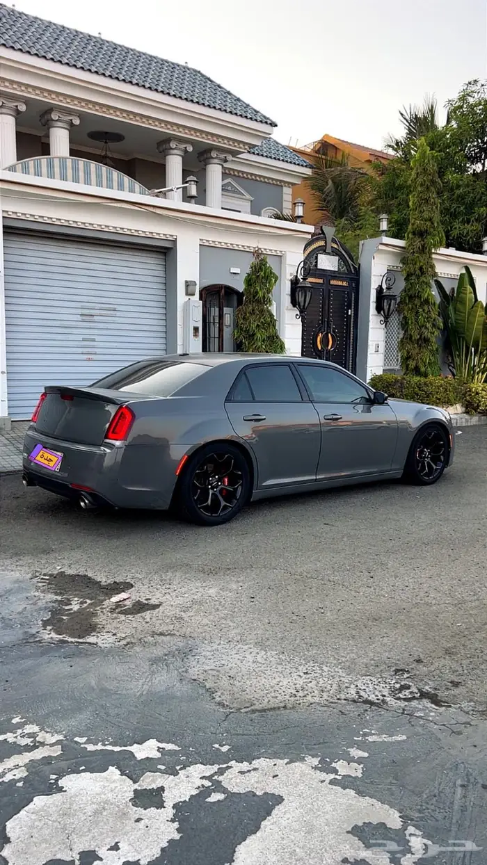 كاريسلر S 300 فل بنورما بدي وكالة 8 سلندر إسمنتي مالك أول 3