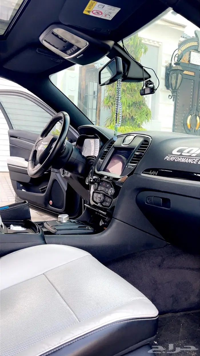 كاريسلر S 300 فل بنورما بدي وكالة 8 سلندر إسمنتي مالك أول 5