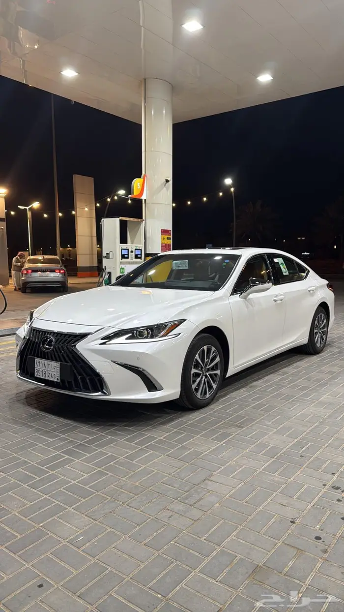 لكزس 2025 250 ES عبداللطيف جميل شبه اصفار 0