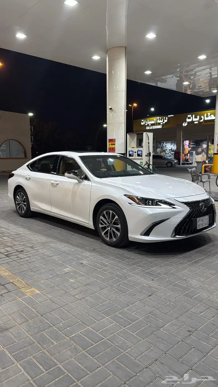 لكزس 2025 250 ES عبداللطيف جميل شبه اصفار 1