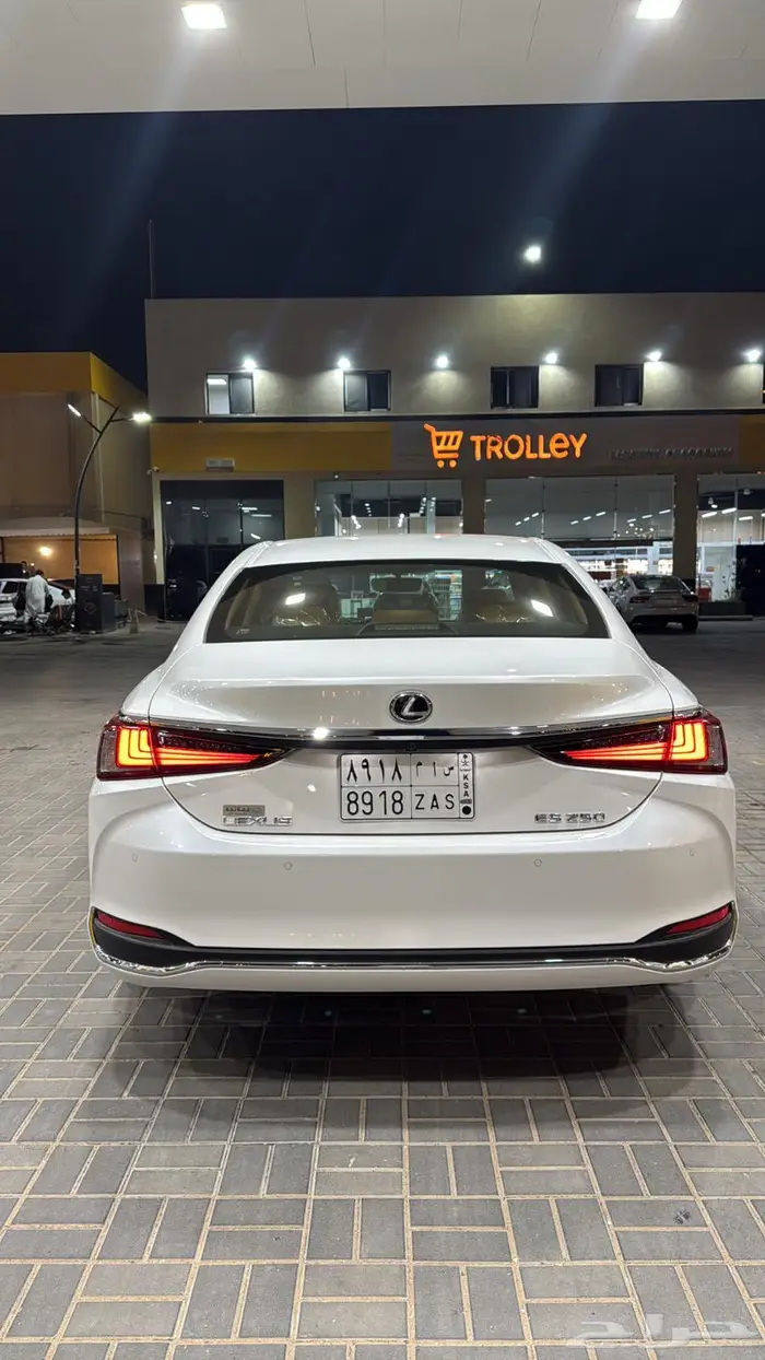 لكزس 2025 250 ES عبداللطيف جميل شبه اصفار 4