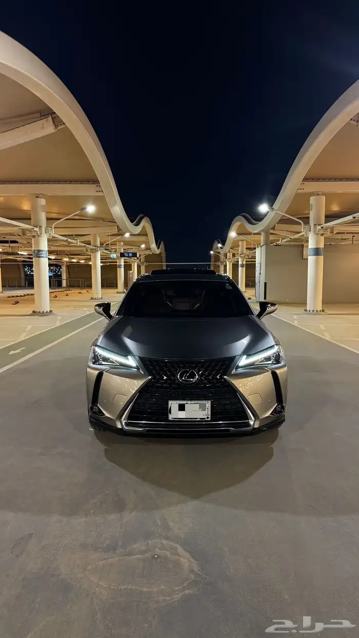 لكزس UX200 بنزين 2021 تيتانيوم وكالة 0