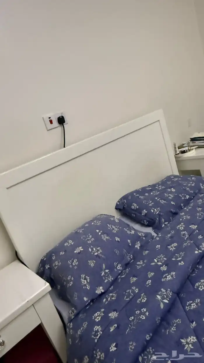 مراية كبيره تسريحه كومادينه 2   سرير   فرشتين 3