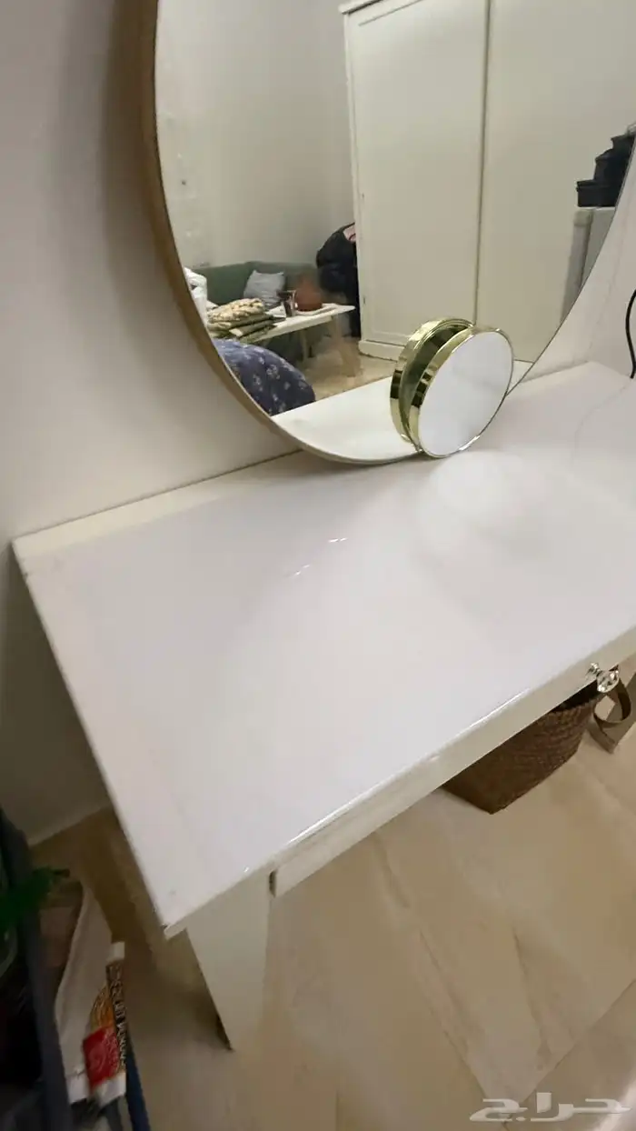 مراية كبيره تسريحه كومادينه 2   سرير   فرشتين 1