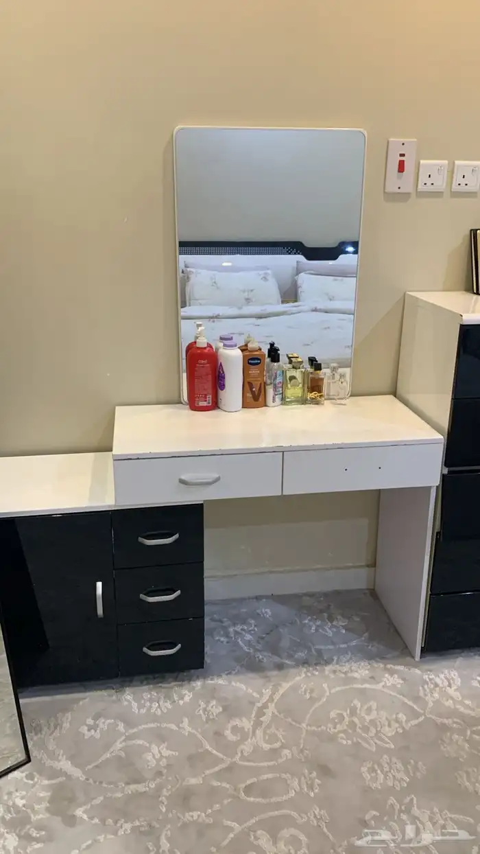 غرفة نوم بدون دولاب 2