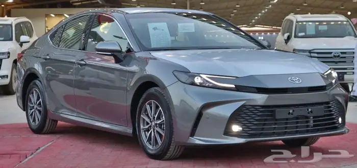 تويوتا كامري Eبنزين 2025 سعودي كل الألون والفئات متوفره 7