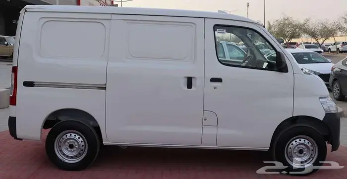 تويوتا لايت اس فان بنزين 2025 سعودي 3