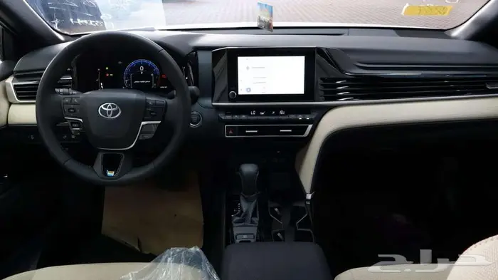 تويوتا كامري LE بنزين 2025 32