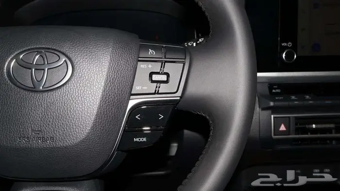 تويوتا كامري LE بنزين 2025 24