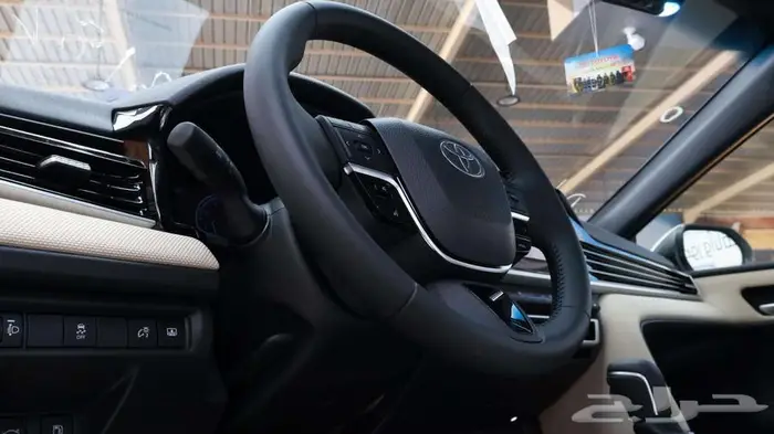 تويوتا كامري LE بنزين 2025 1