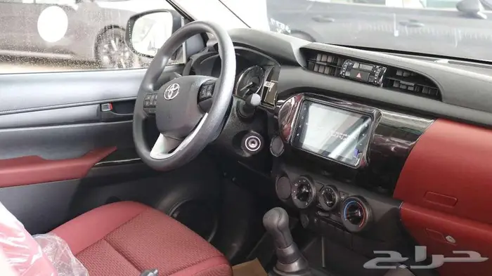 تويوتا هايلوكس GLX بنزين كاش وبالتقسيط 8