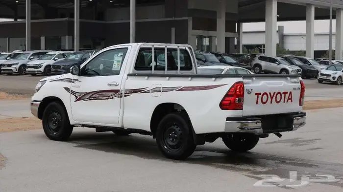 تويوتا هايلوكس GLX بنزين كاش وبالتقسيط 6