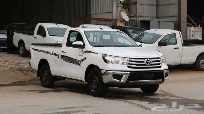 تويوتا هايلوكس GLX بنزين كاش وبالتقسيط 5