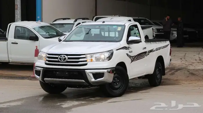 تويوتا هايلوكس GLX بنزين كاش وبالتقسيط 4