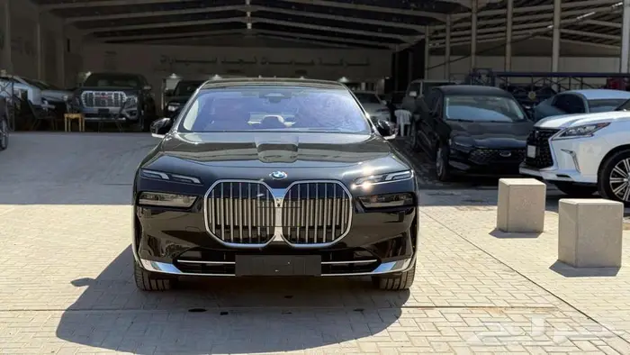 بي ام دبليو 735i موديل 2026 اسود خليجي 0